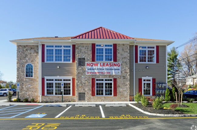 Two Oaks - Two Oaks Apartments