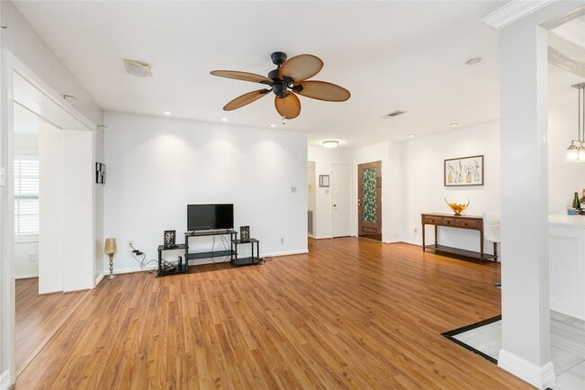 Photo - 2824 Briarhurst Dr Unit 14