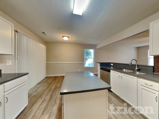 Photo - 186 English Hills Dr