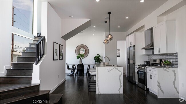 Building Photo - 1301 Tamarind Ave Rental
