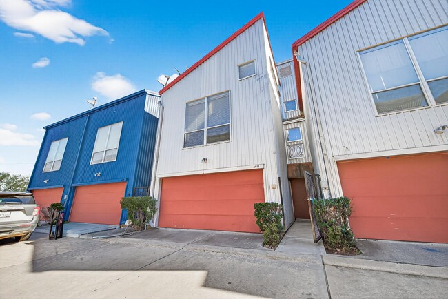 Photo - 6911 Yellowstone Way Dr