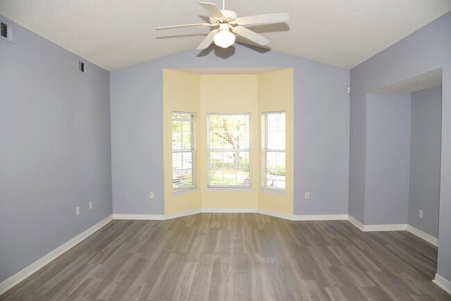 Photo - 1501 Partin Dr N Unidad APT 228