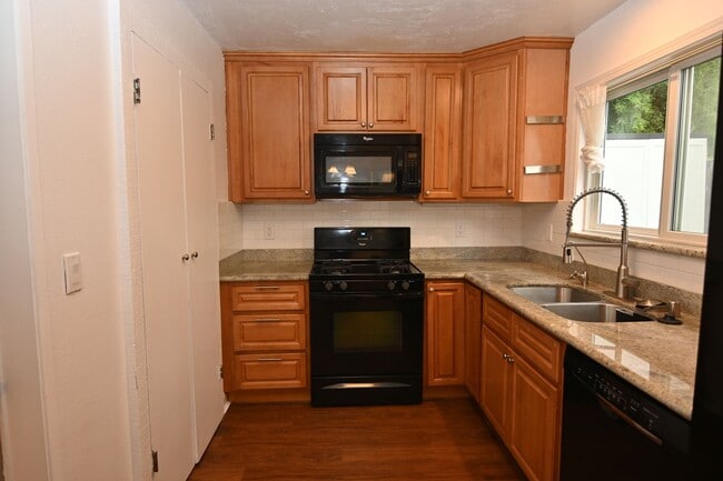 Building Photo - Walk to Japantown,  Updated 2 / 2.5, Cat &... Rental