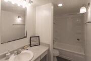 2 BR, 1 BA - 800 SF