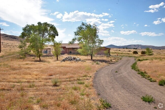 Building Photo - A Perfect Retreat! Rental