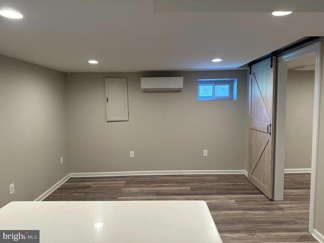 Photo - 433 W Jefferson St Unit APT. C