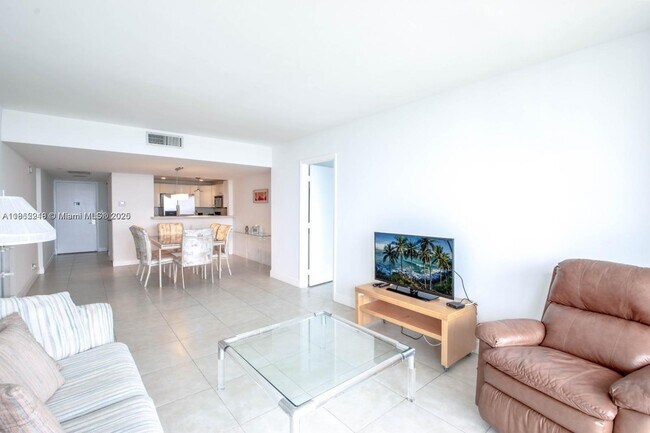 Photo - 20335 W Country Club Dr Unidad 2410