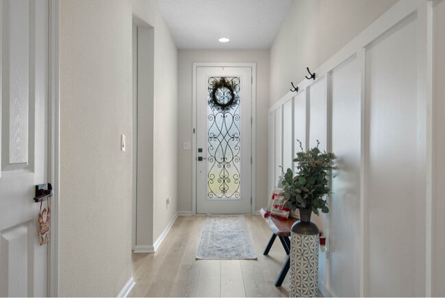 Photo - 143 Alderwood Pl