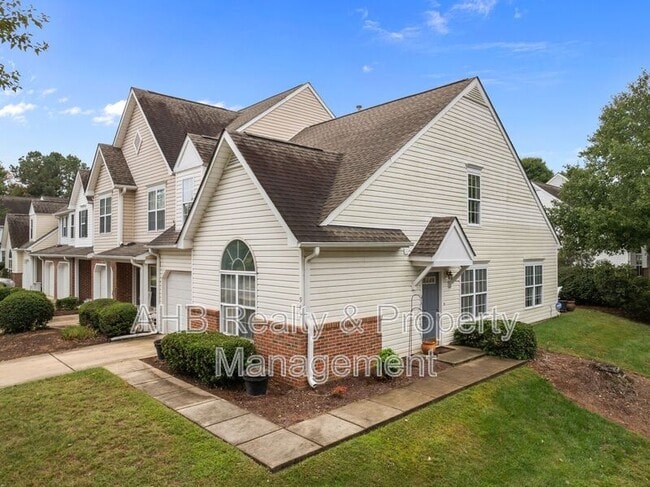 Photo - 949 Pensford Dr