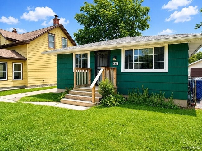 Photo - 685 Longmeadow Rd