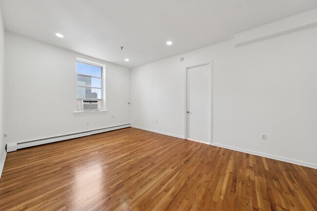 Photo - 319 BARROW St Unit 6A