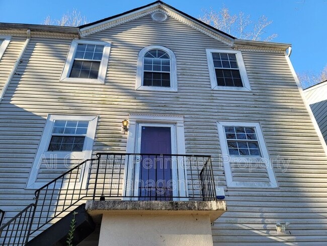 Building Photo - 3758 Meadow Creek Dr