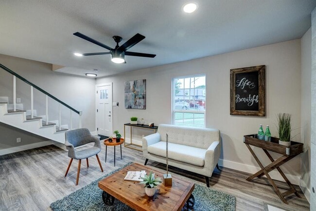 Photo - 5001 Cottonwood Cir