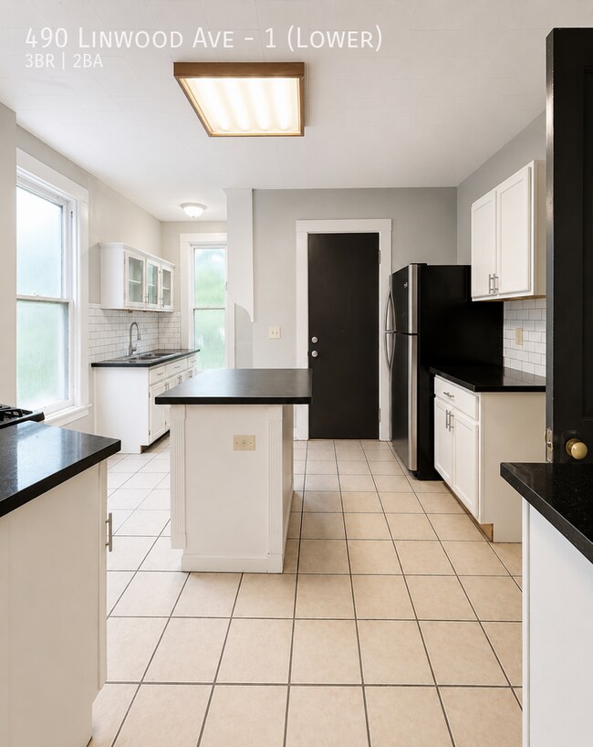 490 Linwood Ave Unidad 1 (Lower)