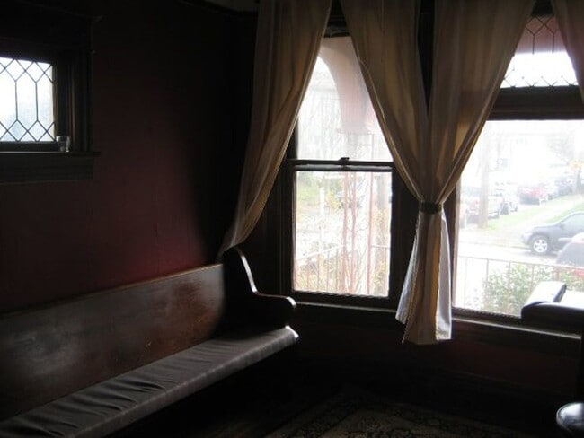 Photo - 109 NE Hancock St