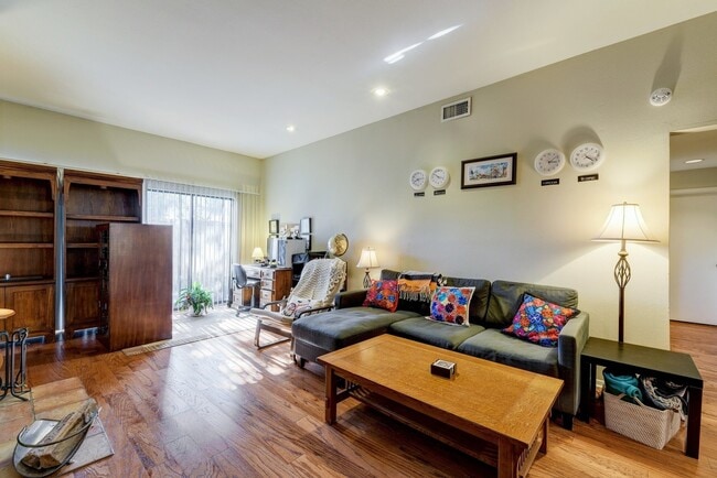 Photo - 2/2.5 Condo Right Near Hancock Center!