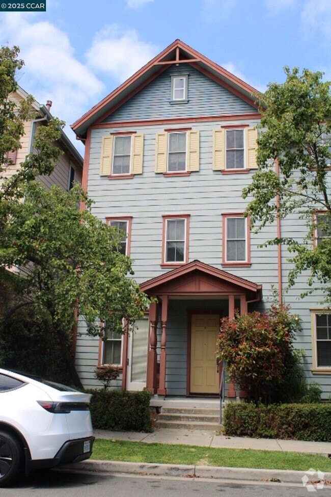 Building Photo - 2027 Tsushima St Rental