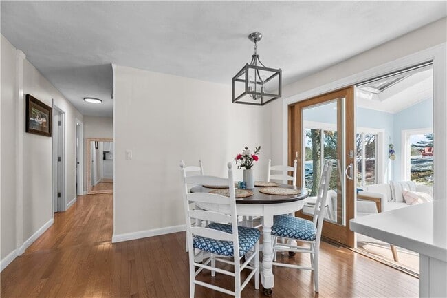 Photo - 60 Knollwood Cir