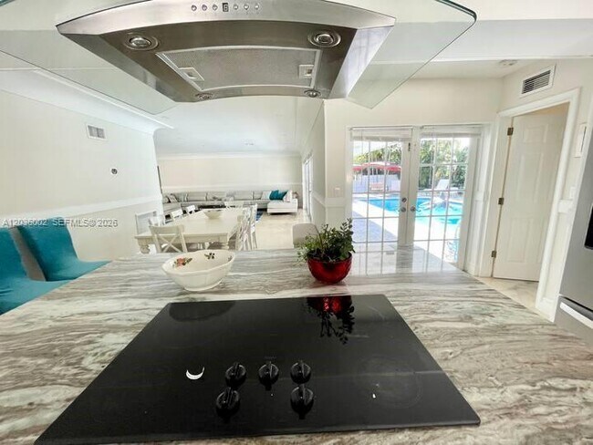 Photo - 416 N Rainbow Dr