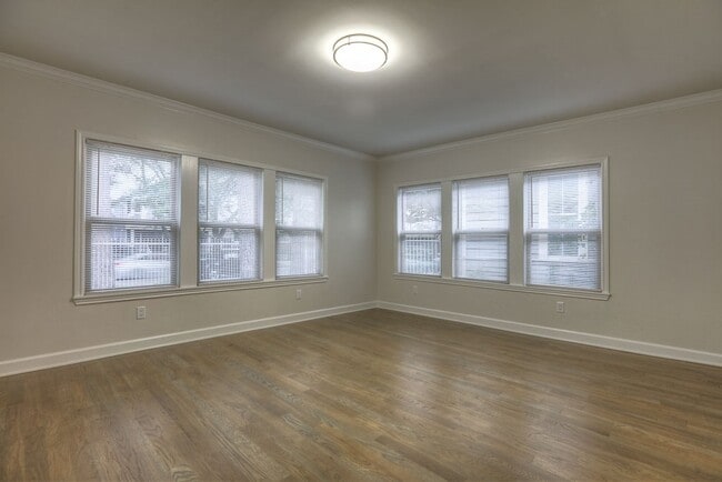 Photo - 1341 Cortlandt St