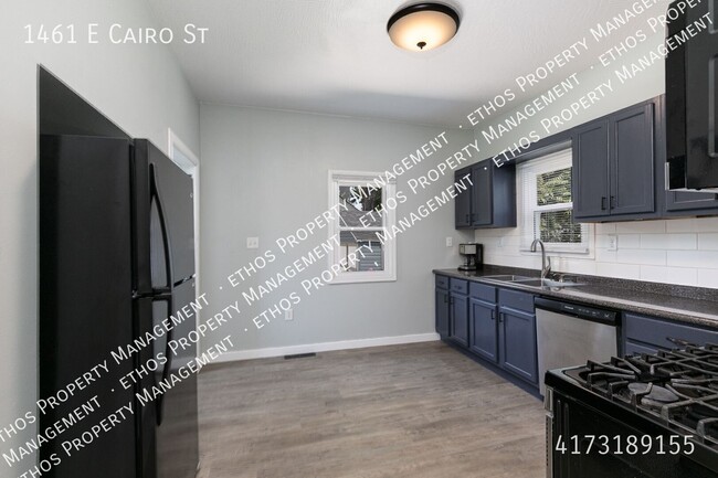 1461 E Cairo St