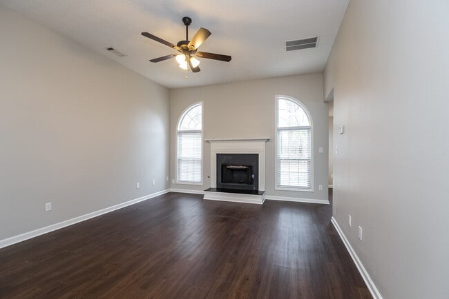 Photo - 109 Stoney Brook Way