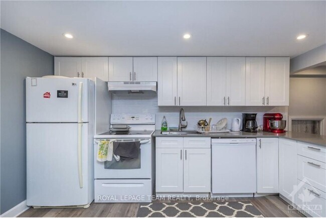 Photo - 1403 Sault St