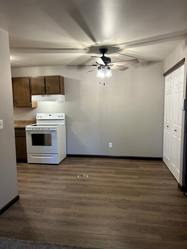 Photo - 1614 E Harding Dr