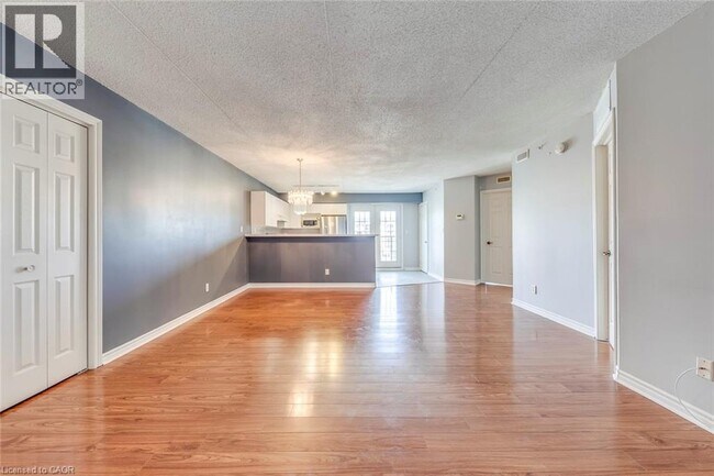 Photo - 1411 Walkers Line Unité 302