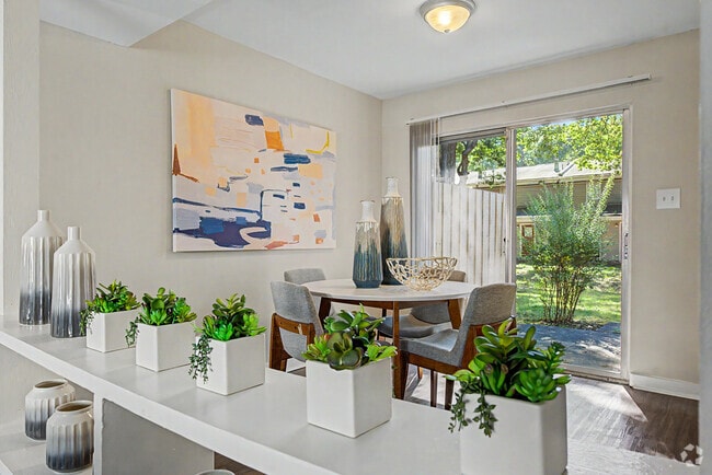 Russell 2BR, 1.5BA - 1100SF - Dining Room