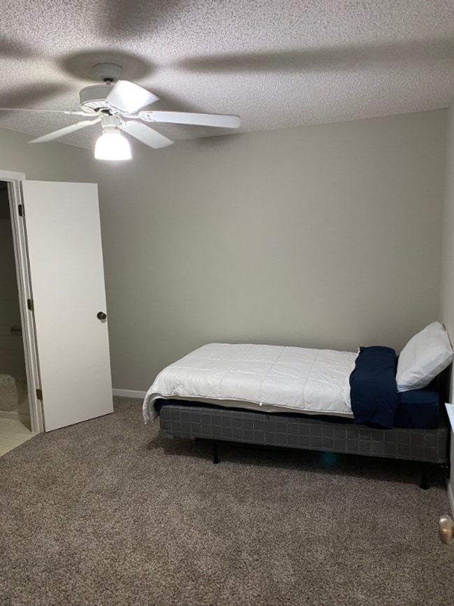 Photo - 3921 SW 34th St Unit University Terrace Bedroom 2