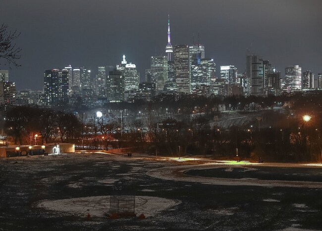 Photo - 646 Broadview Av