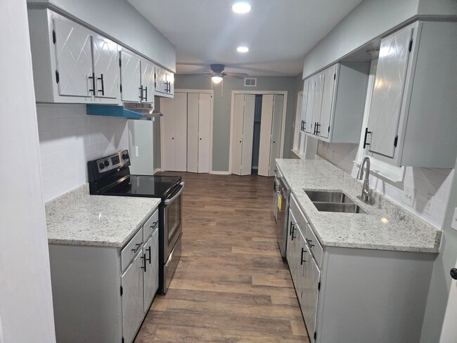 Photo - 3166 Lichen Dr