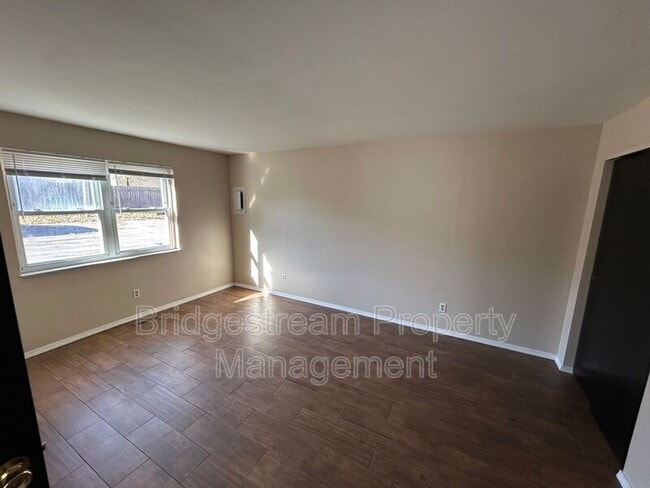 Photo - 1901 Hazel Ave