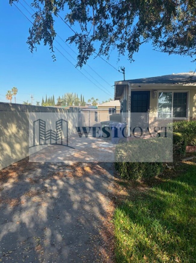 Dual-Living Opportunity in Buena Park – Ma... - Dual-Living Opportunity in Buena Park – Ma... House