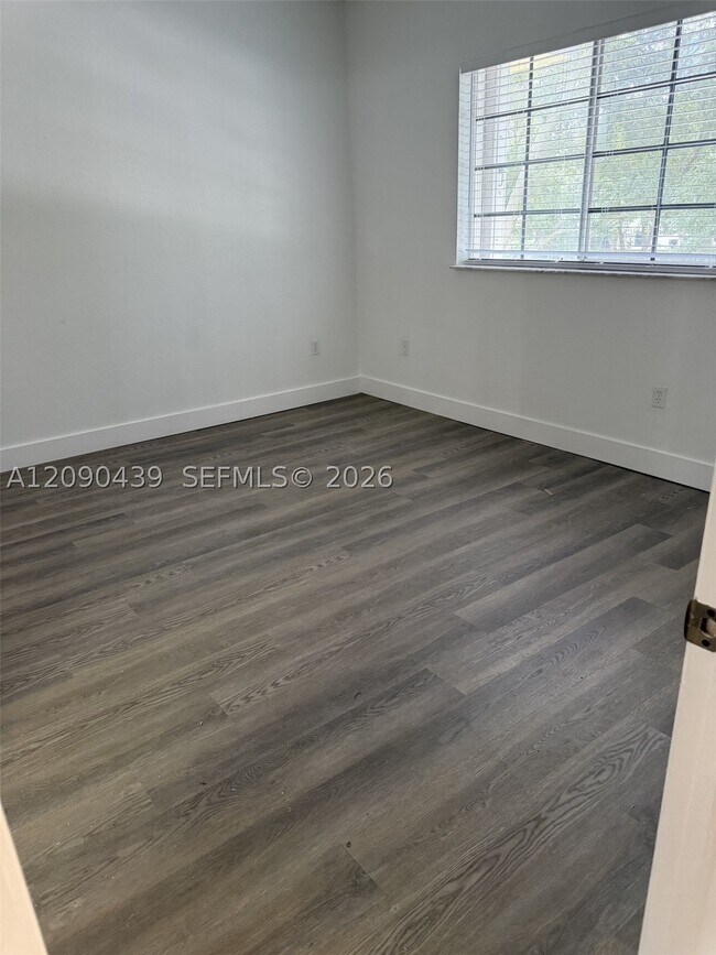 2720 NE 3rd Dr Unit 202