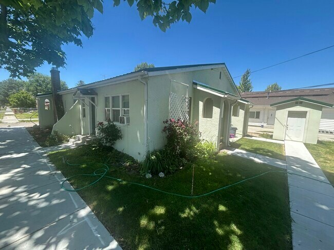 Photo - 418 W 13th St