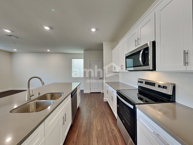 Photo - 586 Topiary Park Avenue