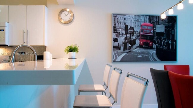 Photo - 18100 N Bay Rd Unidad 509