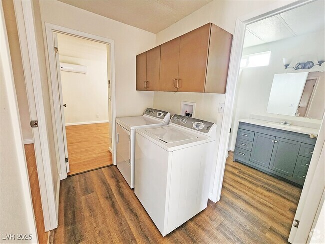 Building Photo - 3161 W Scott Ave Rental