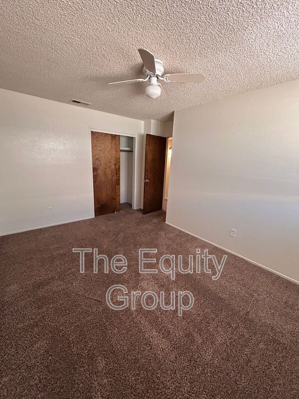 Photo - 2434 W Caldwell Ave