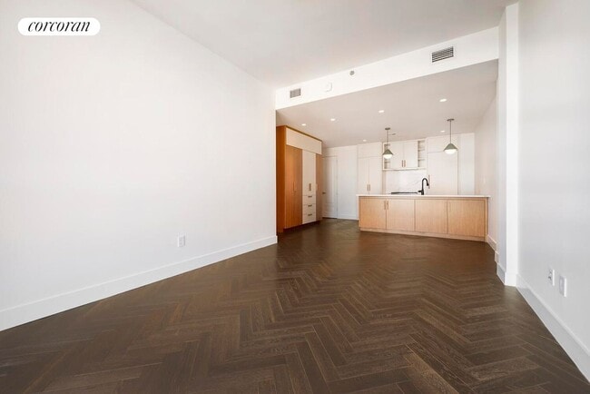 Photo - 11-12 44th Drive 6G