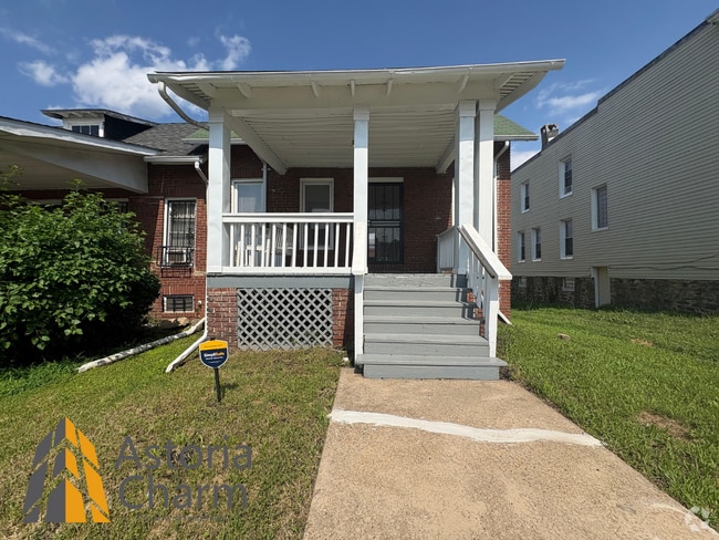 Building Photo - 3-Bedroom Home with Fireplace, Fenced Yard...