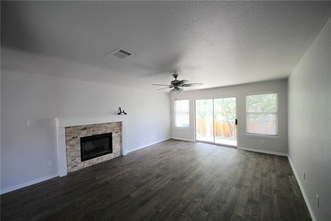 Photo - 2017 Parksville Way