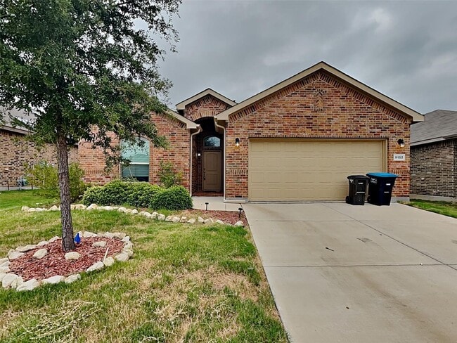 Building Photo - Perfectly located. 3 Bedroom, 2 Bath Home in Twin Mills- Eagle Mountain Saginaw ISD- 76179