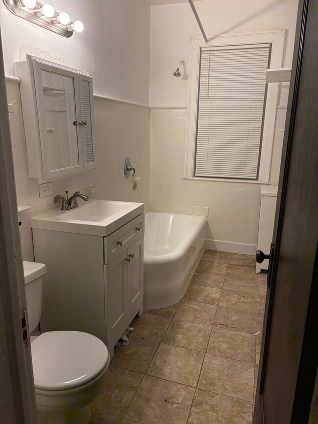 Photo - 8031 S Maryland Ave Unidad 1S