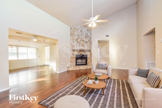 Photo - 6708 Timberlane W Dr