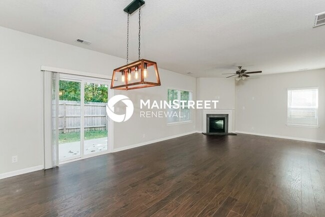 4 Bedroom Pet-Friendly Home in Clinton, TN with Main Street Renewal