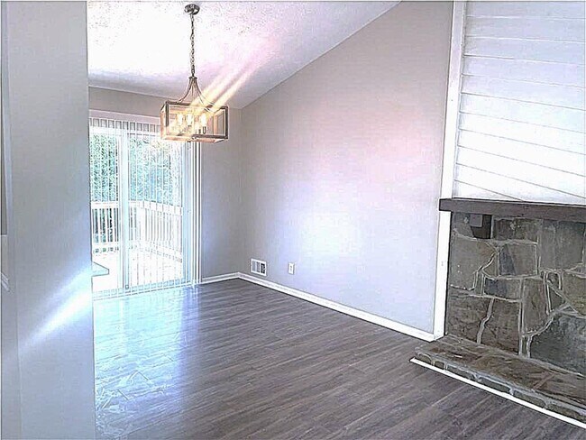 Photo - 3205 Brownlee Way