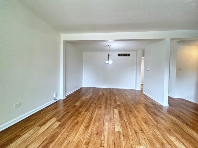 Photo - 1949 Governors Ln